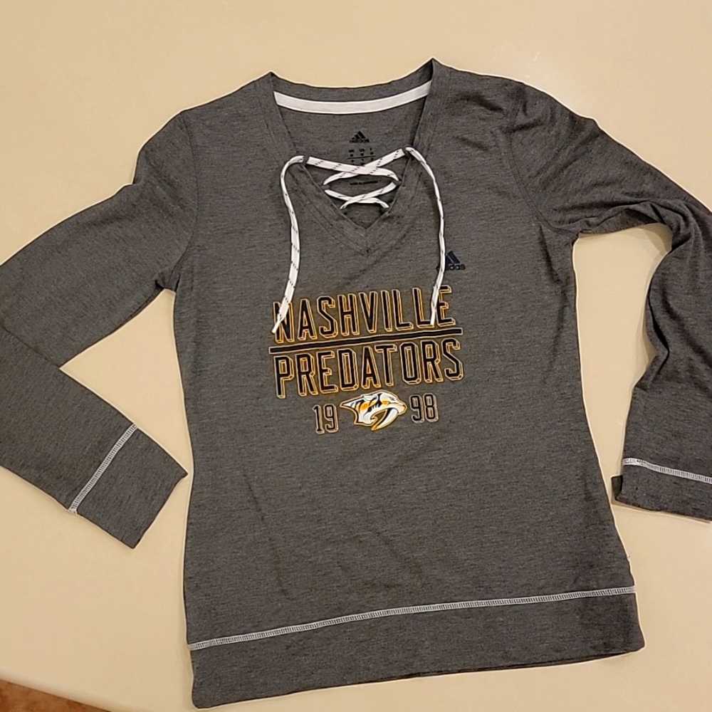 Nashville Predators lightweight k nit top